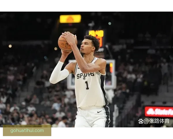 文班亚马统治攻防砍下26分14篮板马刺三人20加狂胜热火迎来六连胜