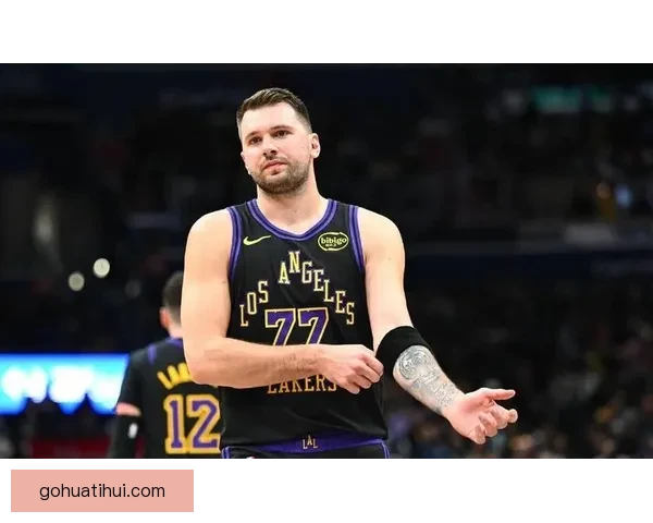 东契奇腿筋拉伤背后责任雷迪克应担主力过度使用他成雷伯杜式悲剧